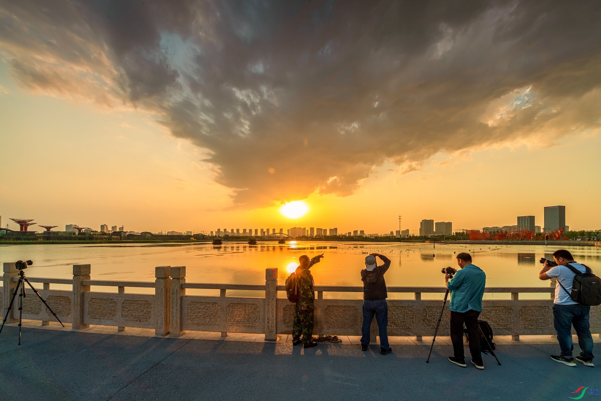 1���������뻭��.                   ���ߣ�������                          -13932269518   2.jpeg