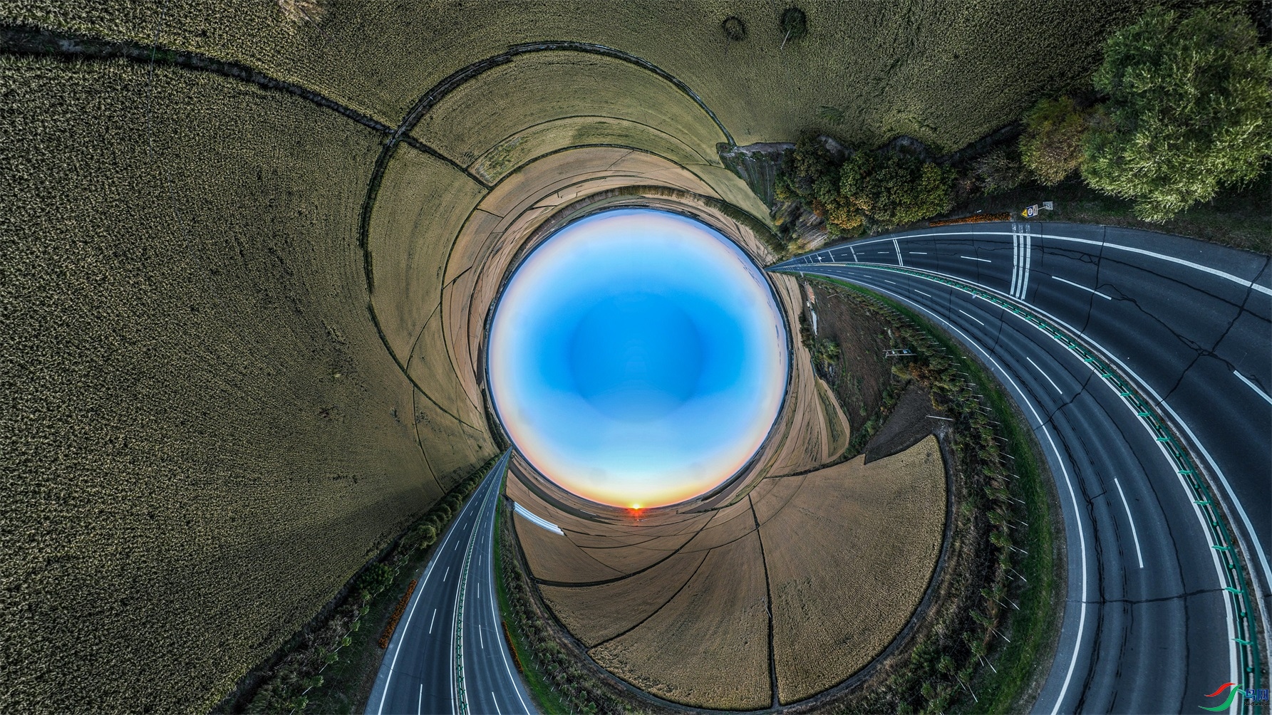 dji_export_20241002_210709_1727874429468_sphere_screenshot ����1.jpg