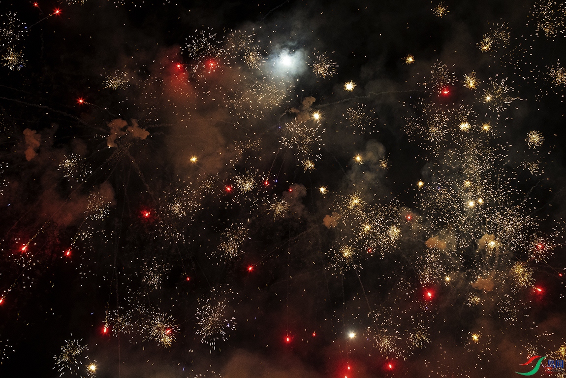 _5LM2052a.jpg