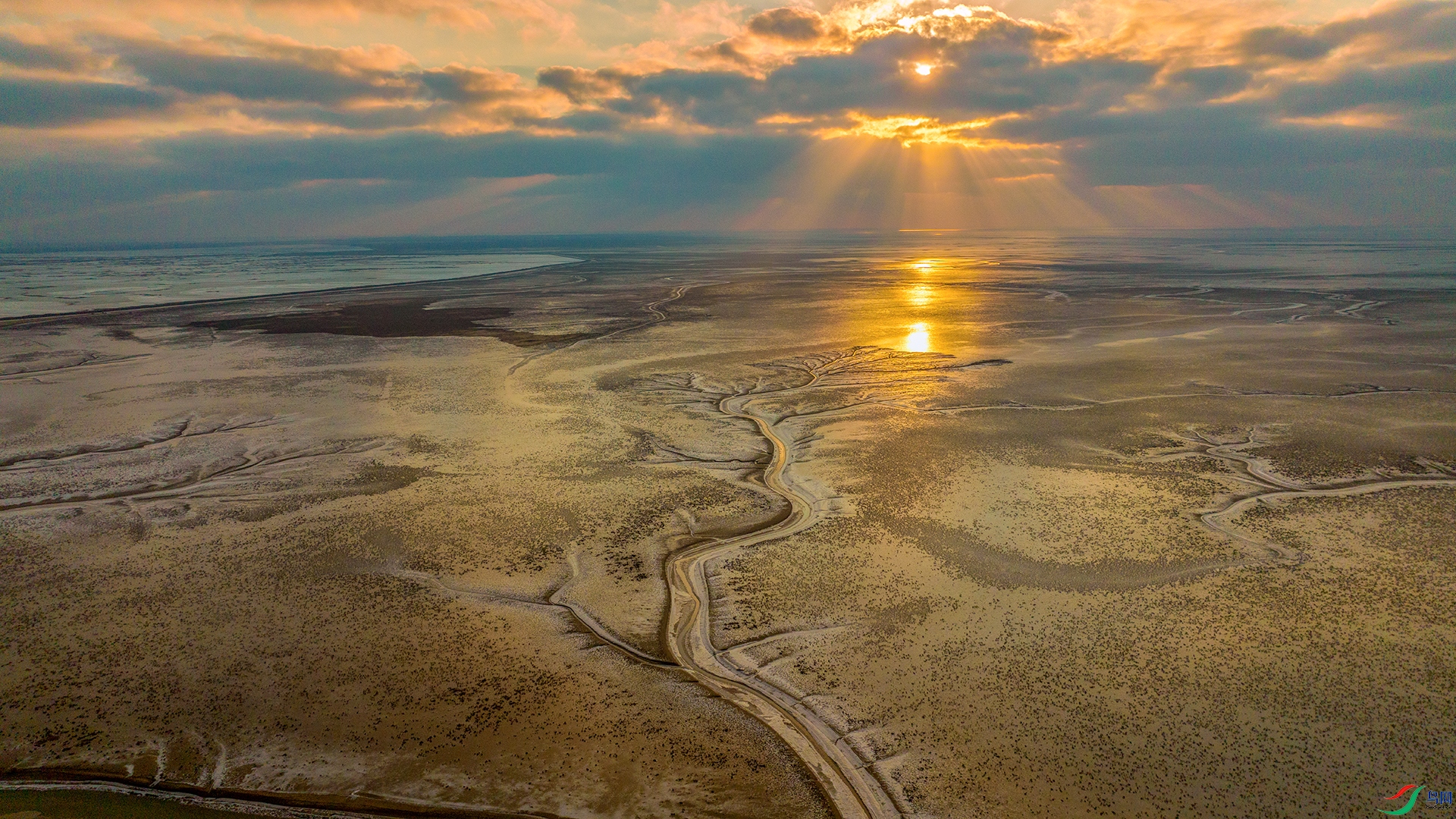 Morning sun at the Yellow River Mouth.jpg