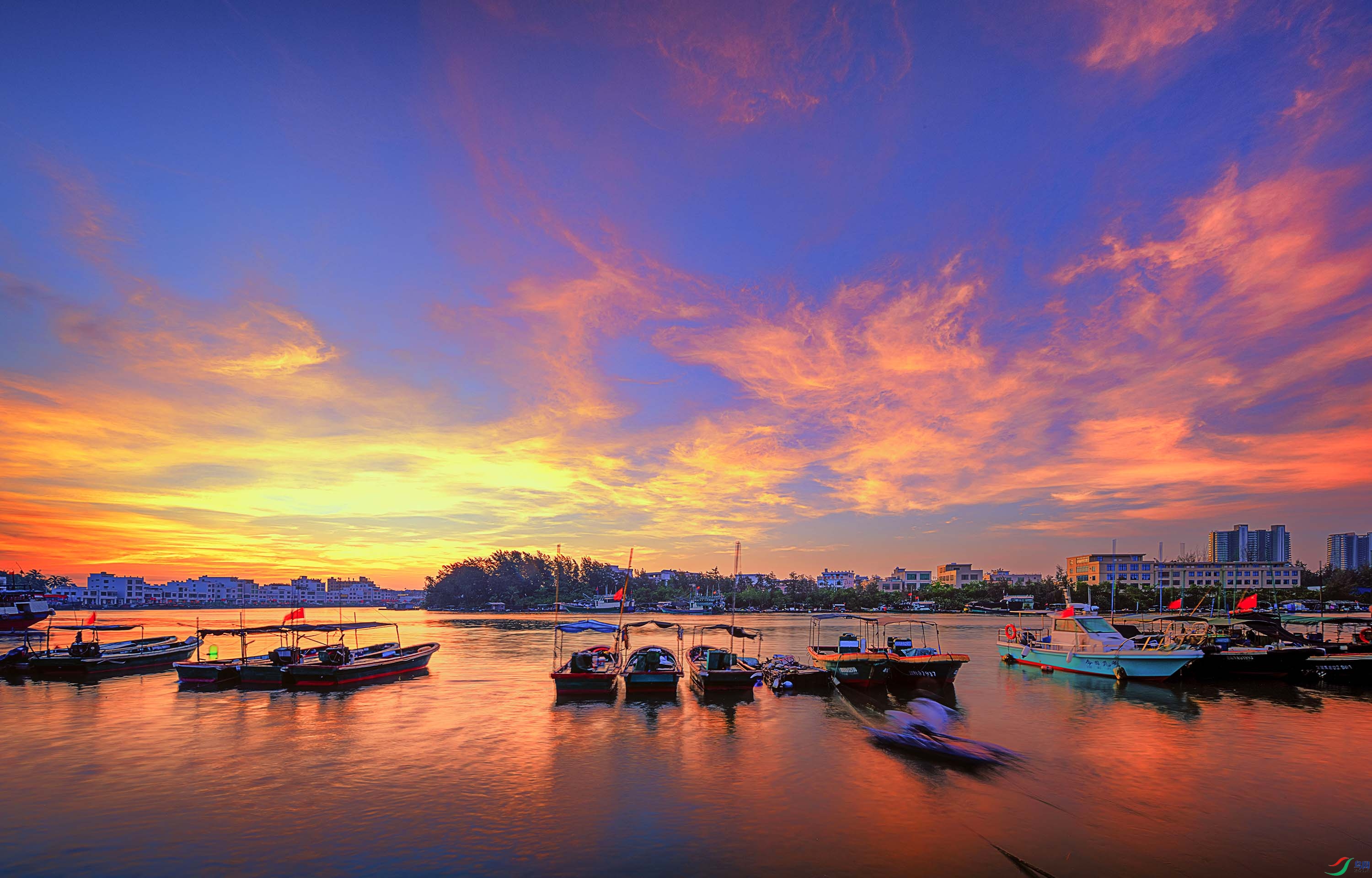 �������