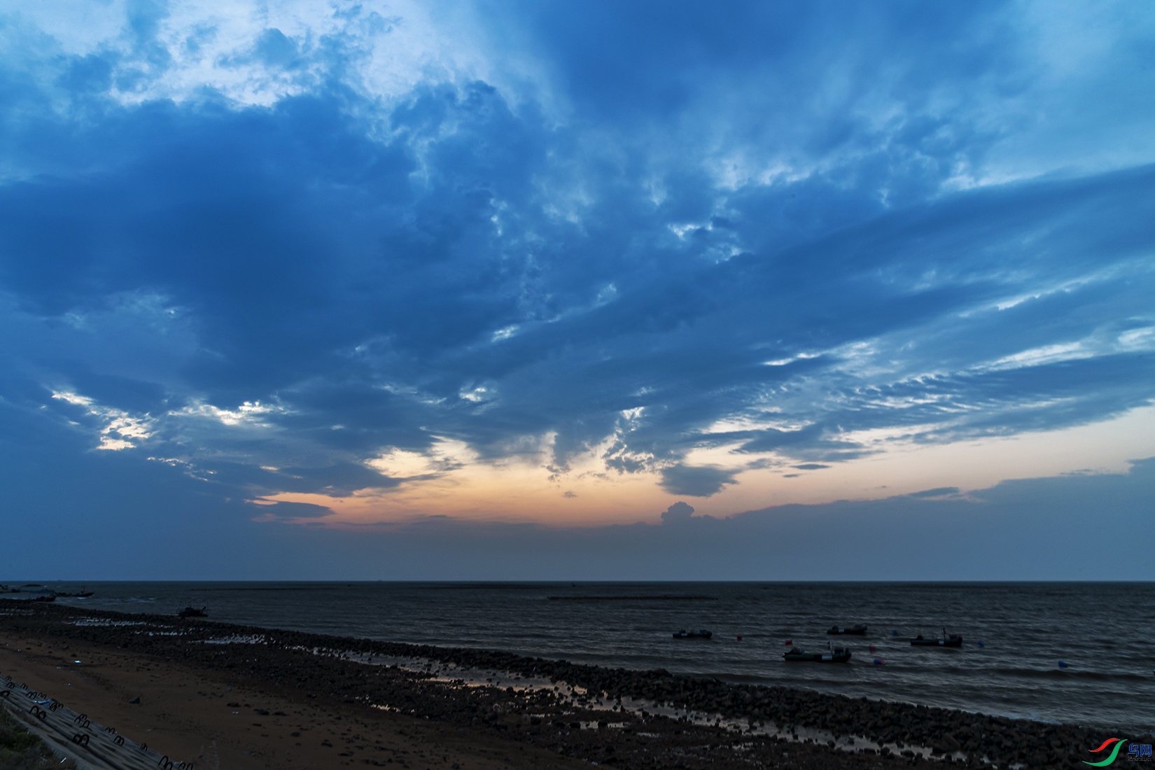 _1LM1073a.jpg