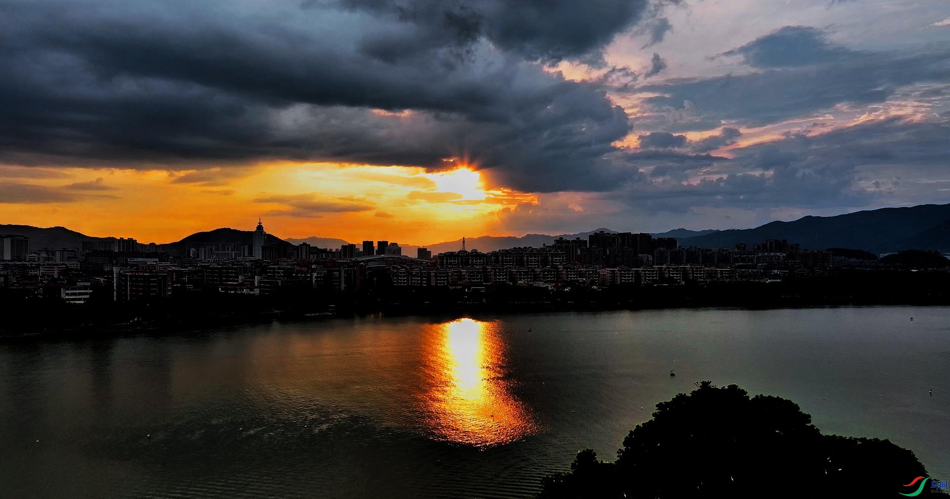 {307245DE-CF01-4C97-84B6-F1DDB754943A} ����.jpg