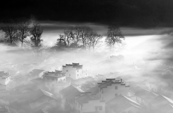 雾锁山村------祝贺老师作品荣获黑白影像精华！
